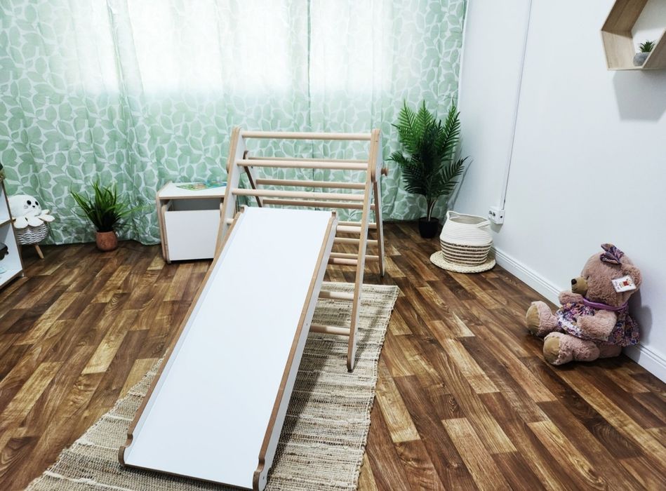 Пиклер триъгълник за катерене и пързалка. монтесори