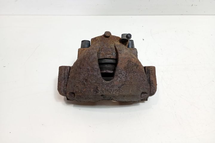 Etrier dreapta fata cu suport Opel Zafira B seria