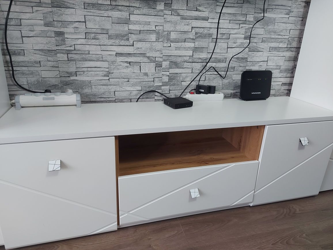 Продавам секция Рефал 2