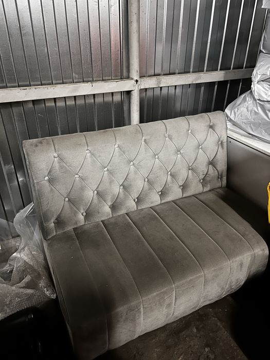 Офисный диван в хорошем состояний