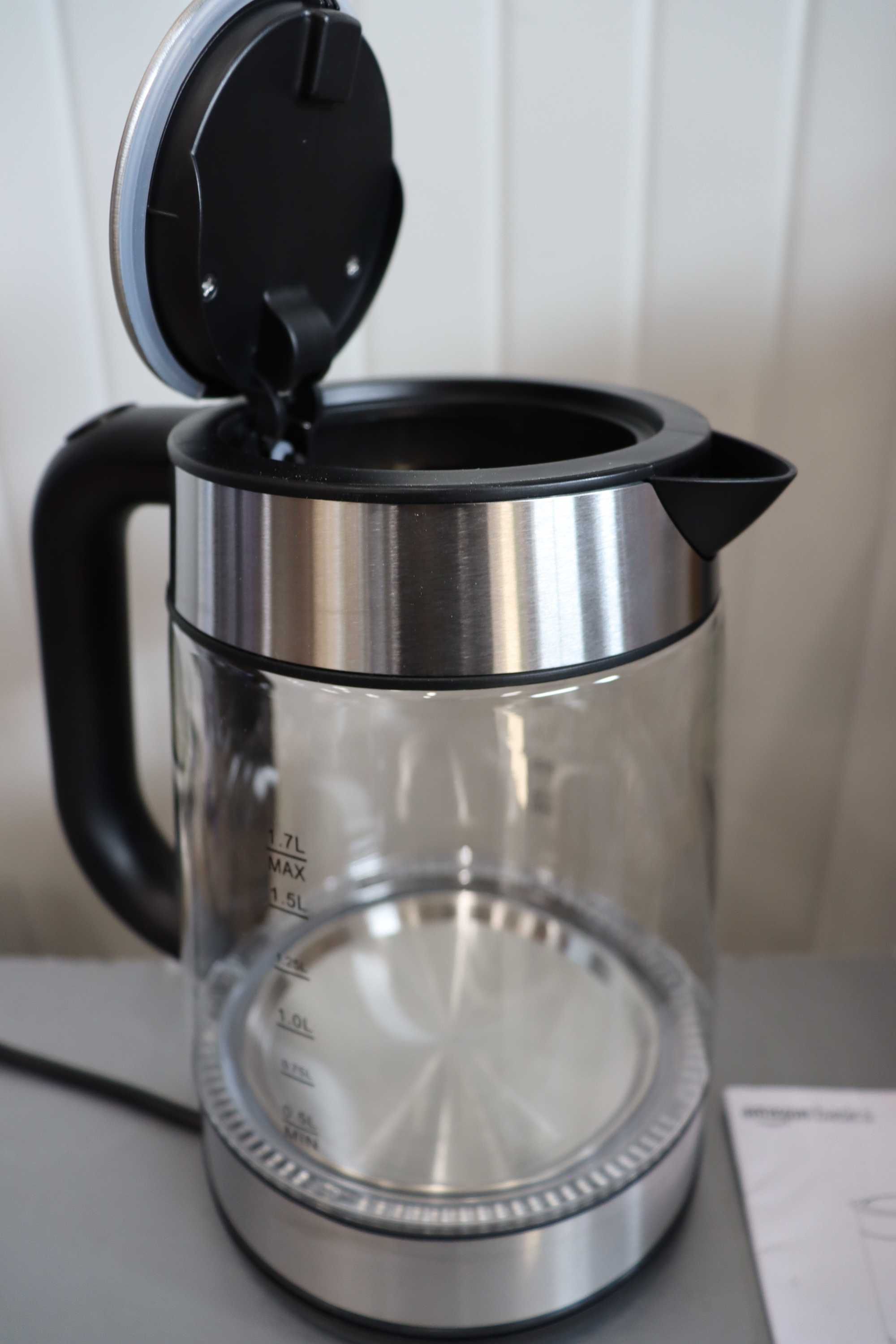 Кана за вода Amazon Basics Glass – 1.7 L, LED осветление