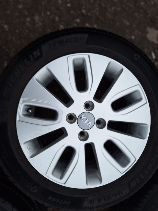 Оригинални Кия-16цола-4/100-с гуми
