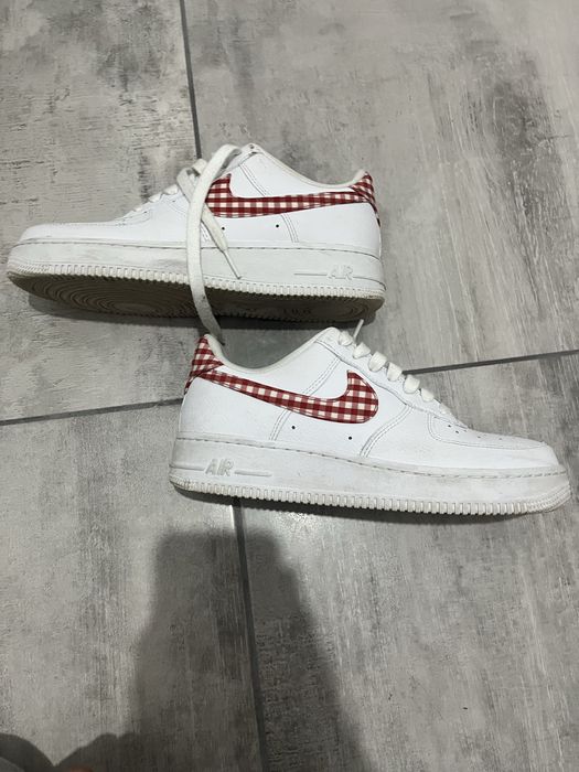 Vand air force 1 aproape noi!