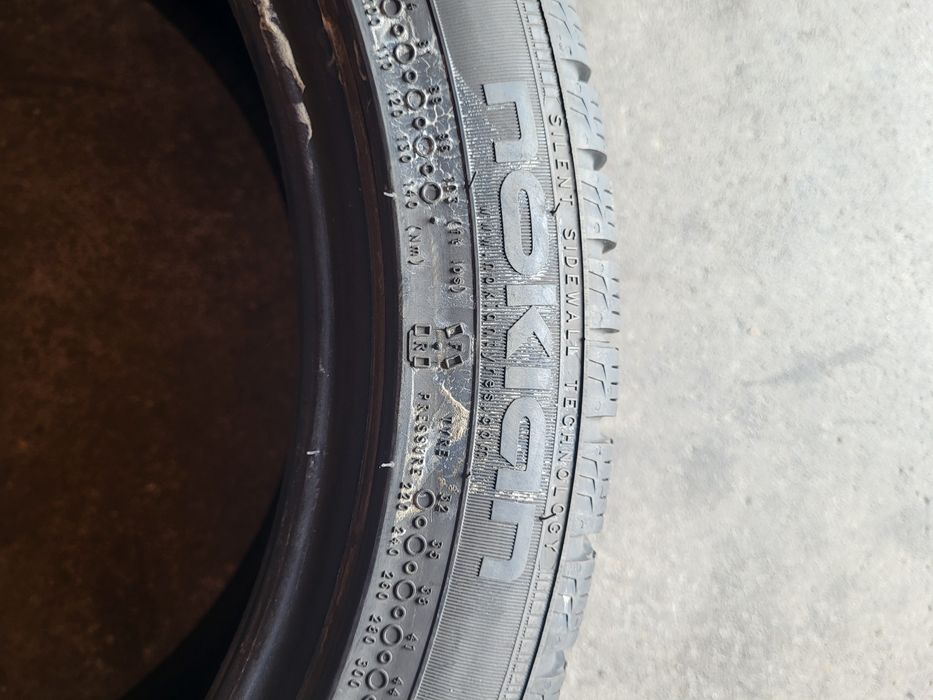 2 anvelope 245 40 R 17 Nokian iarna
