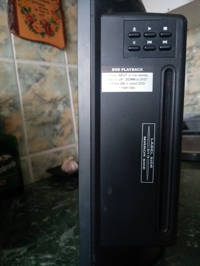 Vând televizor cu DVD player încorporat Bush