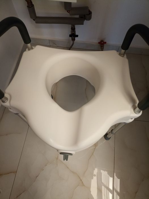 Inaltator WC cu patru picoare si suporti de brate