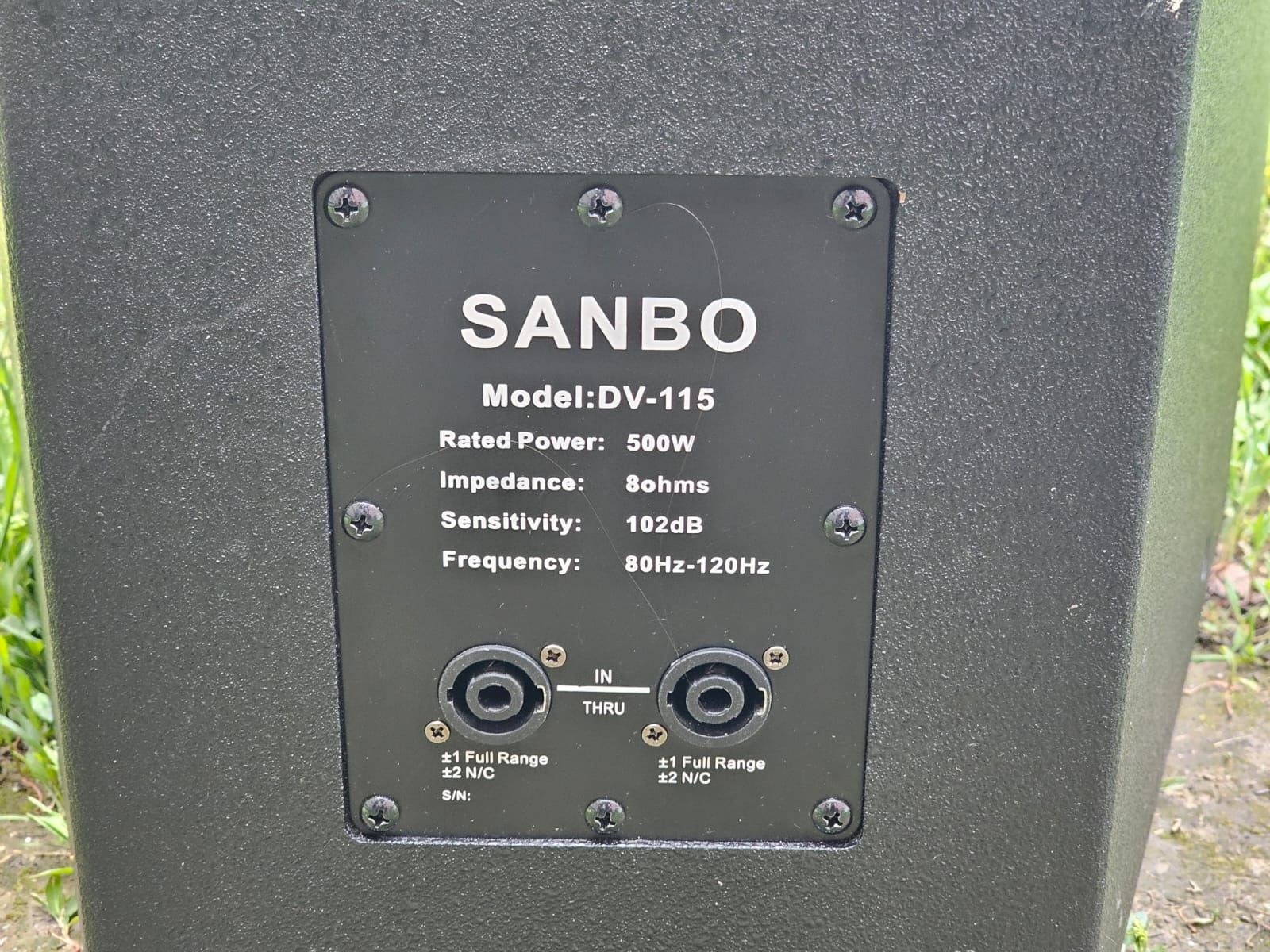 Одна пассивная 500-ваттная колонка SANBO DV-115