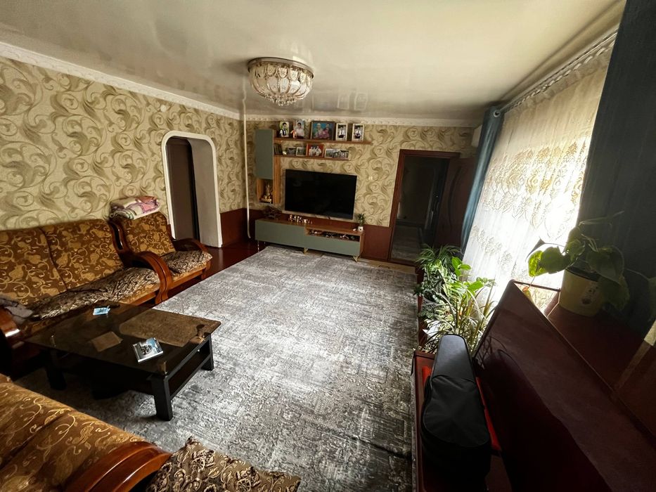 Чирчик шахрида ховли сотилади.