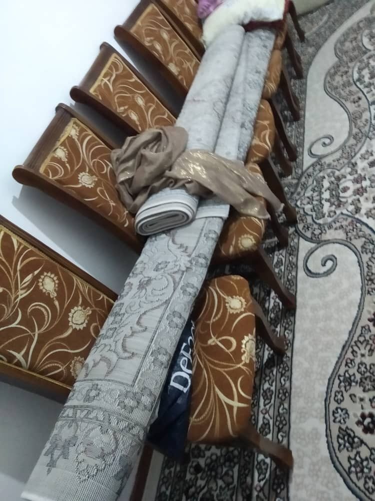Срочно срочно продаются стол стулчик