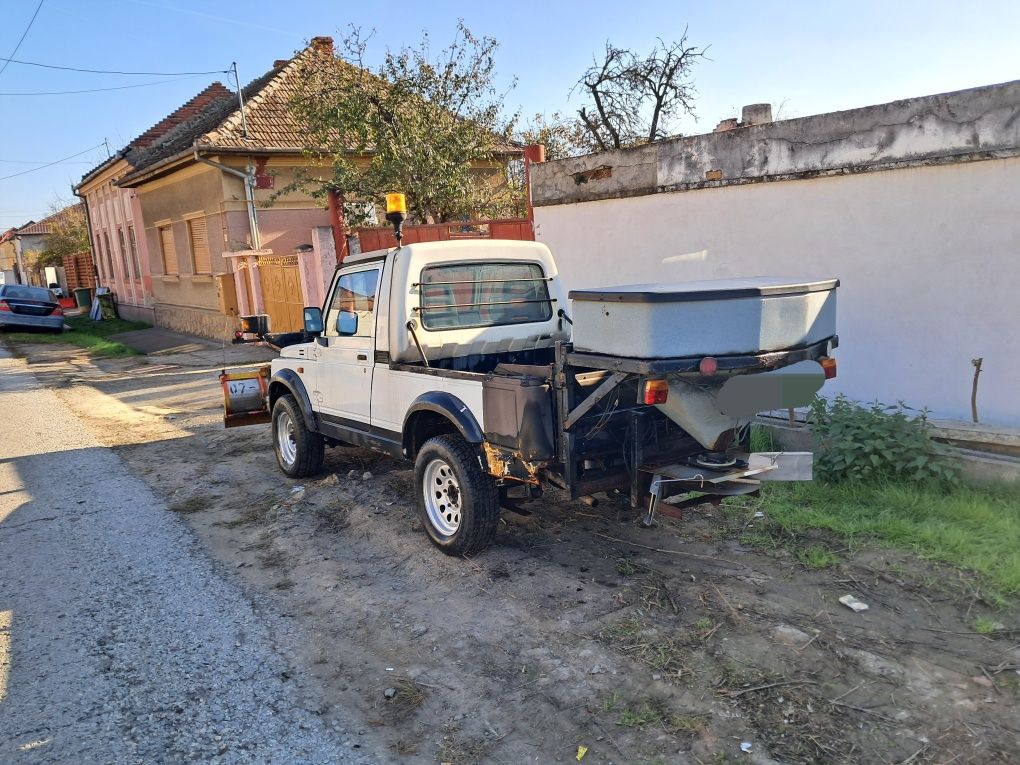 Suzuki Samurai cu Lama de Zapada Si Sararita