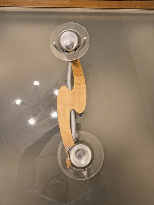 Лампа-спот с дървена основа