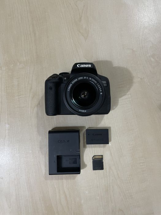 Cameră foto CANON EOS 750D + obiectiv 18-55 + incarcator