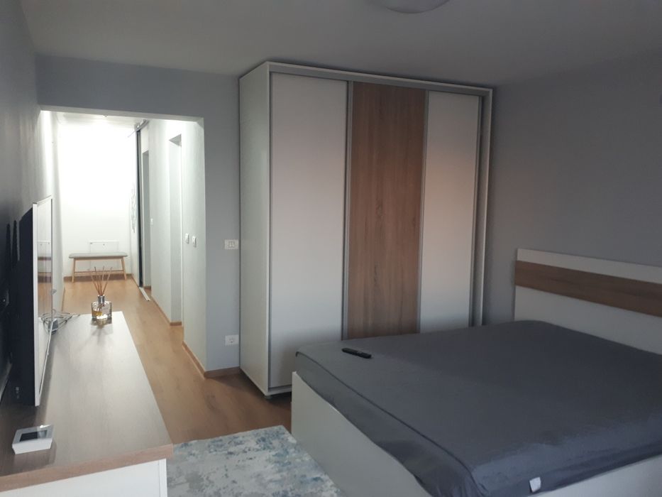 Dau în chirie apartament