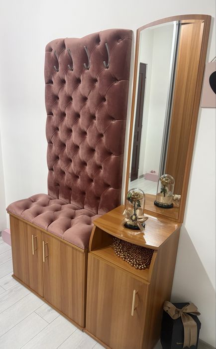 Cuier tapitat catifea rose pudra 188x116x36
