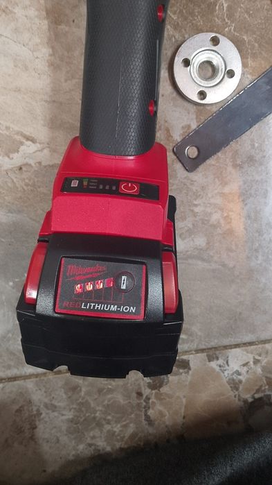 Flex cu variator Milwaukee cu baterie de 6A