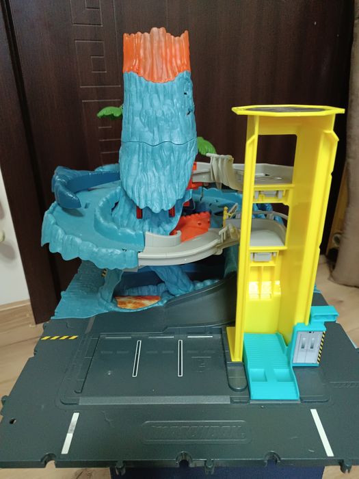 Matchbox Вулкан писта за коли