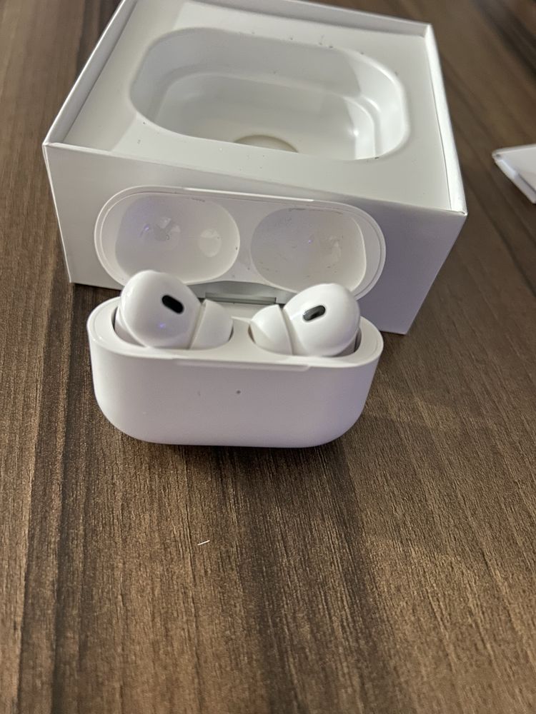 Vand castia AirPods 2 Pro