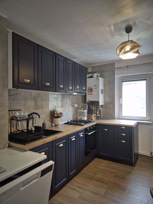 Proprietar vand apartament renovat 74mp complexul studentesc