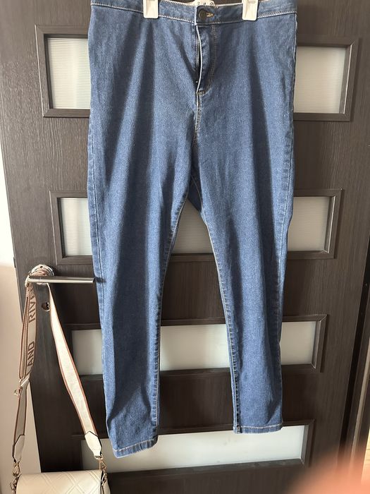 Blugi de dama in stare foarte buna