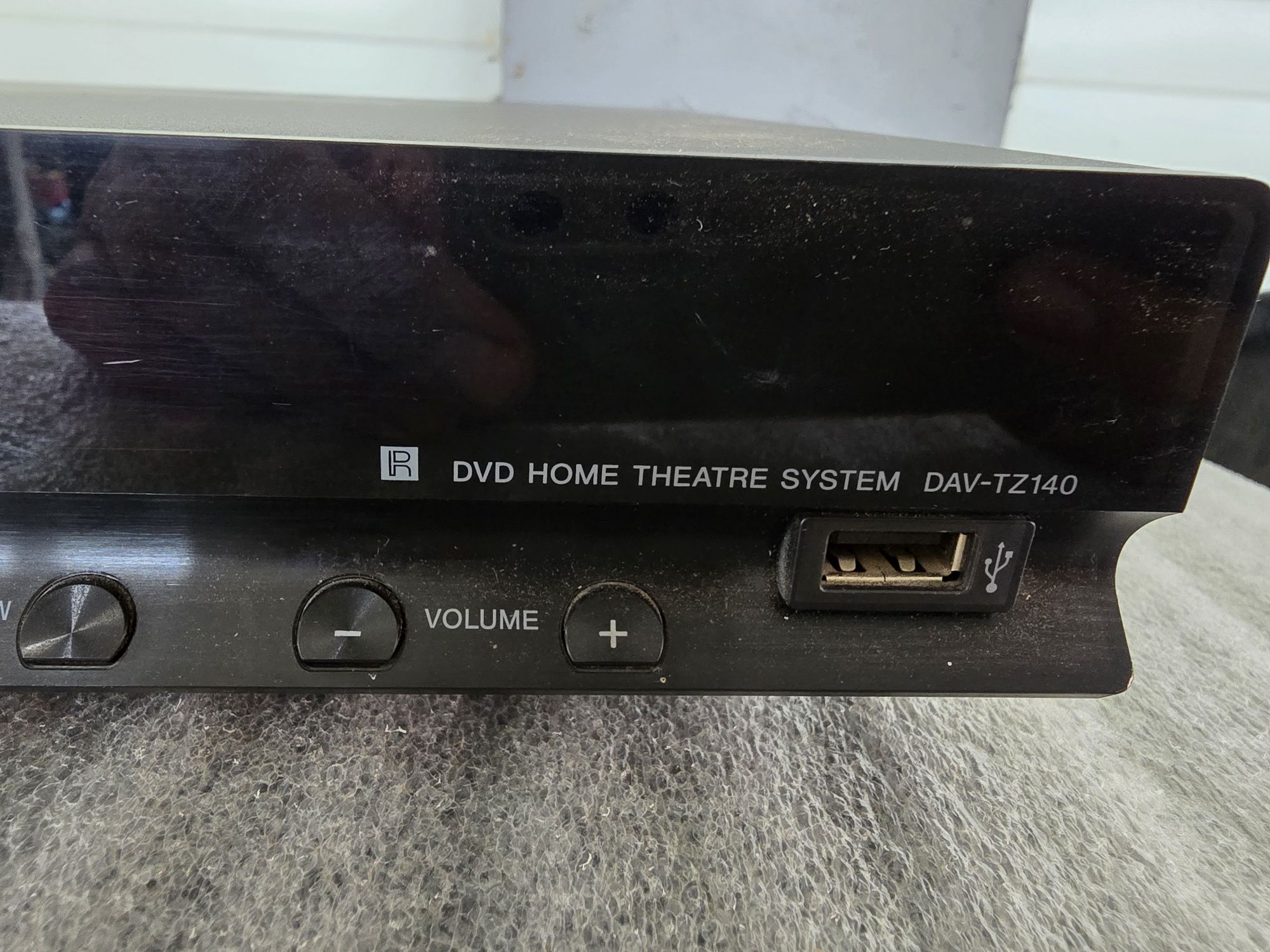 Система за домашно кино Sony DAV-TZ140