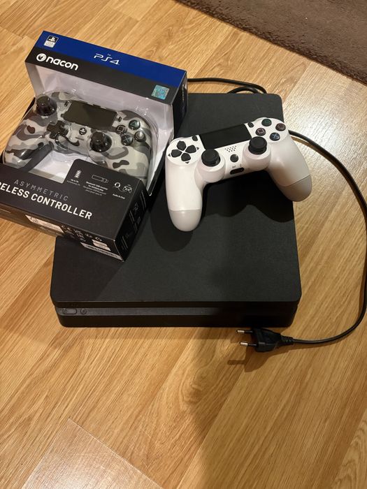 Vand Ps4 slim cu 2 controllere si joc the crew