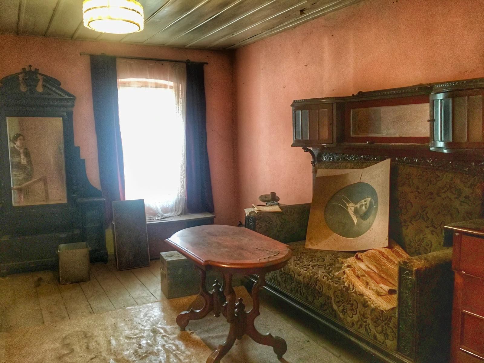 Къща 200 кв + двор 427 кв