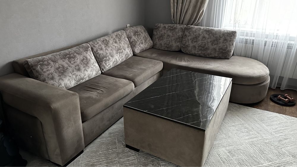 Продам диван 3х2 м , с журнальным столиком