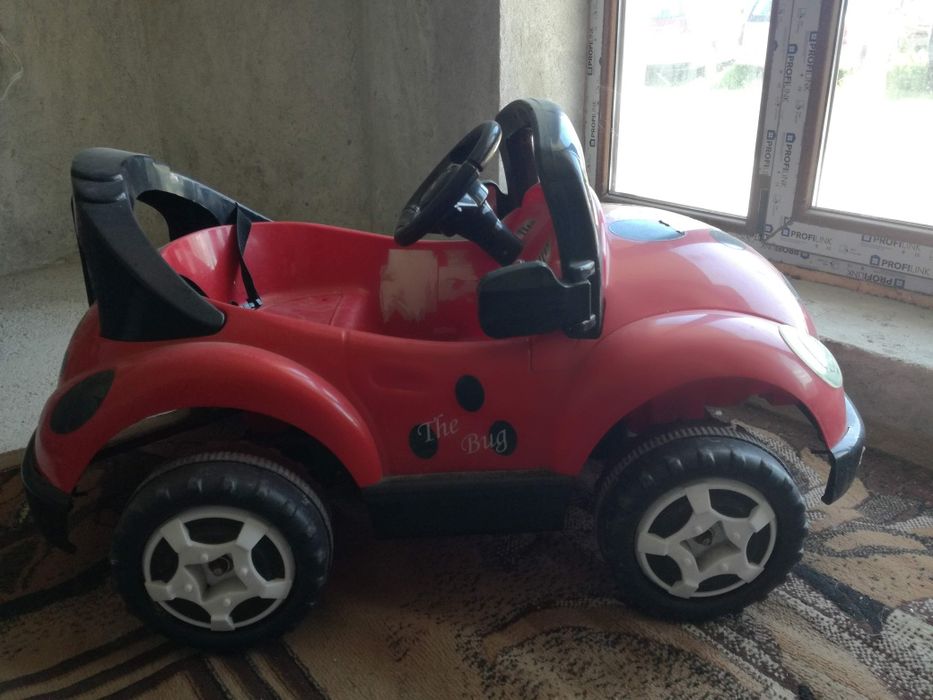 Продавам детска кола