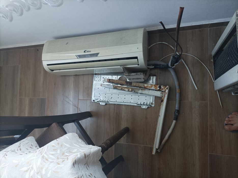 Продавам стар климатик Мидеа