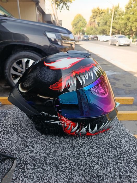 Kaska moto shlem sotiladi