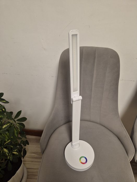 Продам настольную лампу новая