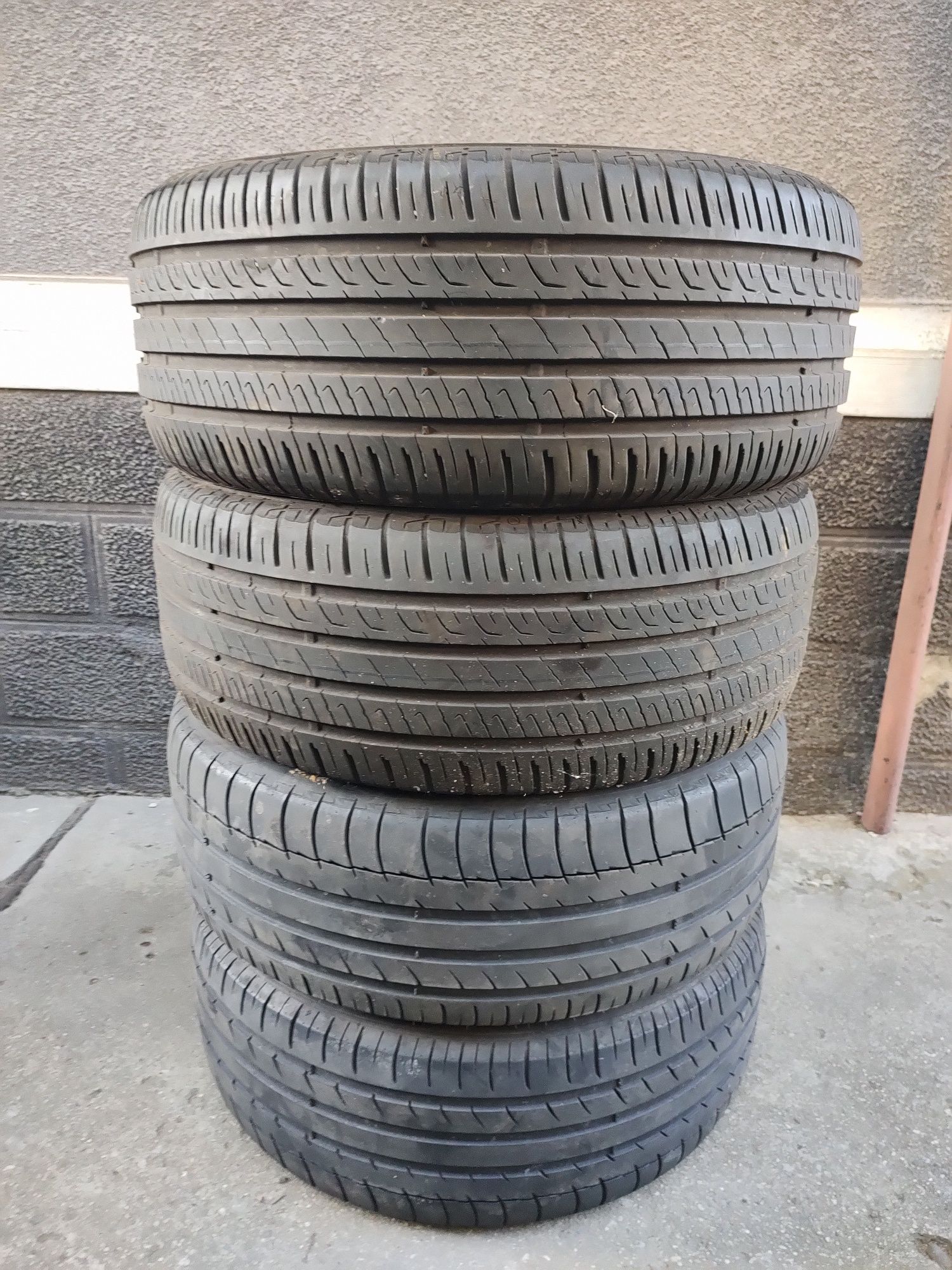 Vând 4 Cauciucuri 235/55/17 Vara DOT 2023 Import recent Germania