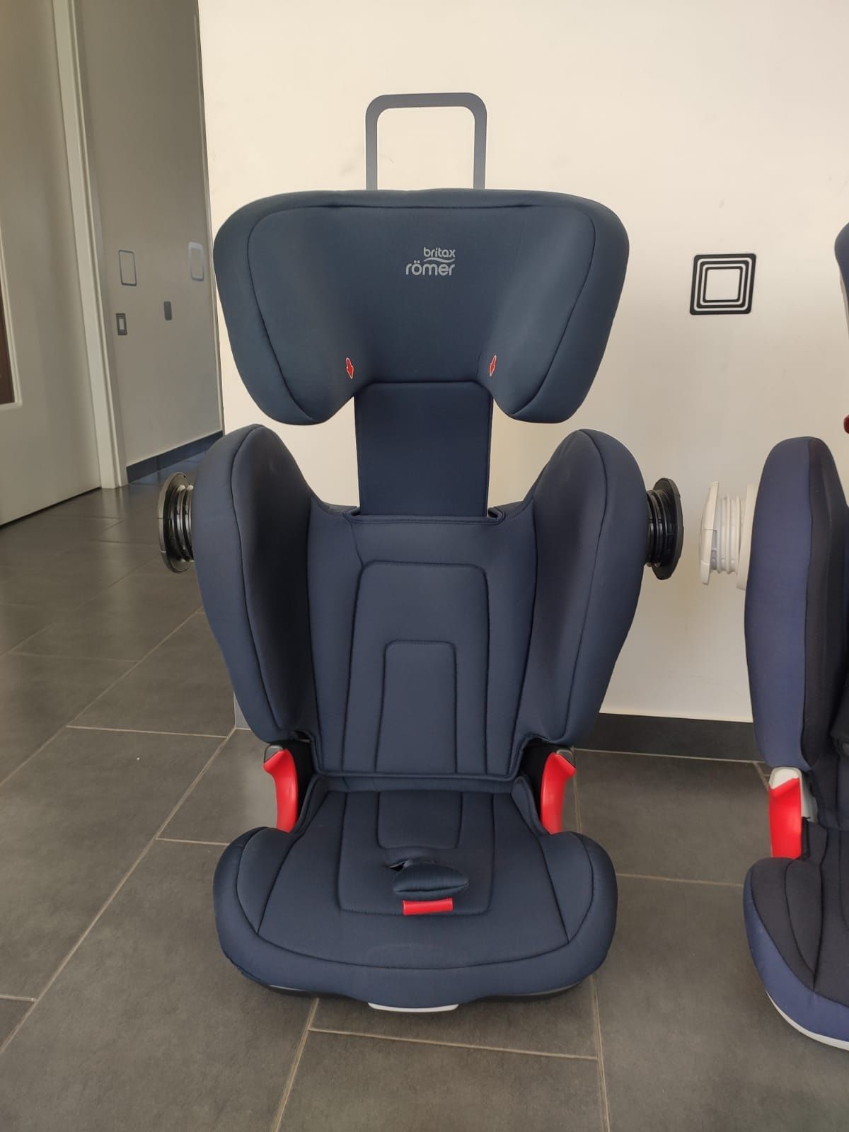 Scaun auto Britax Romer Kidfix cu isofix pentru copii între 15-36 kg