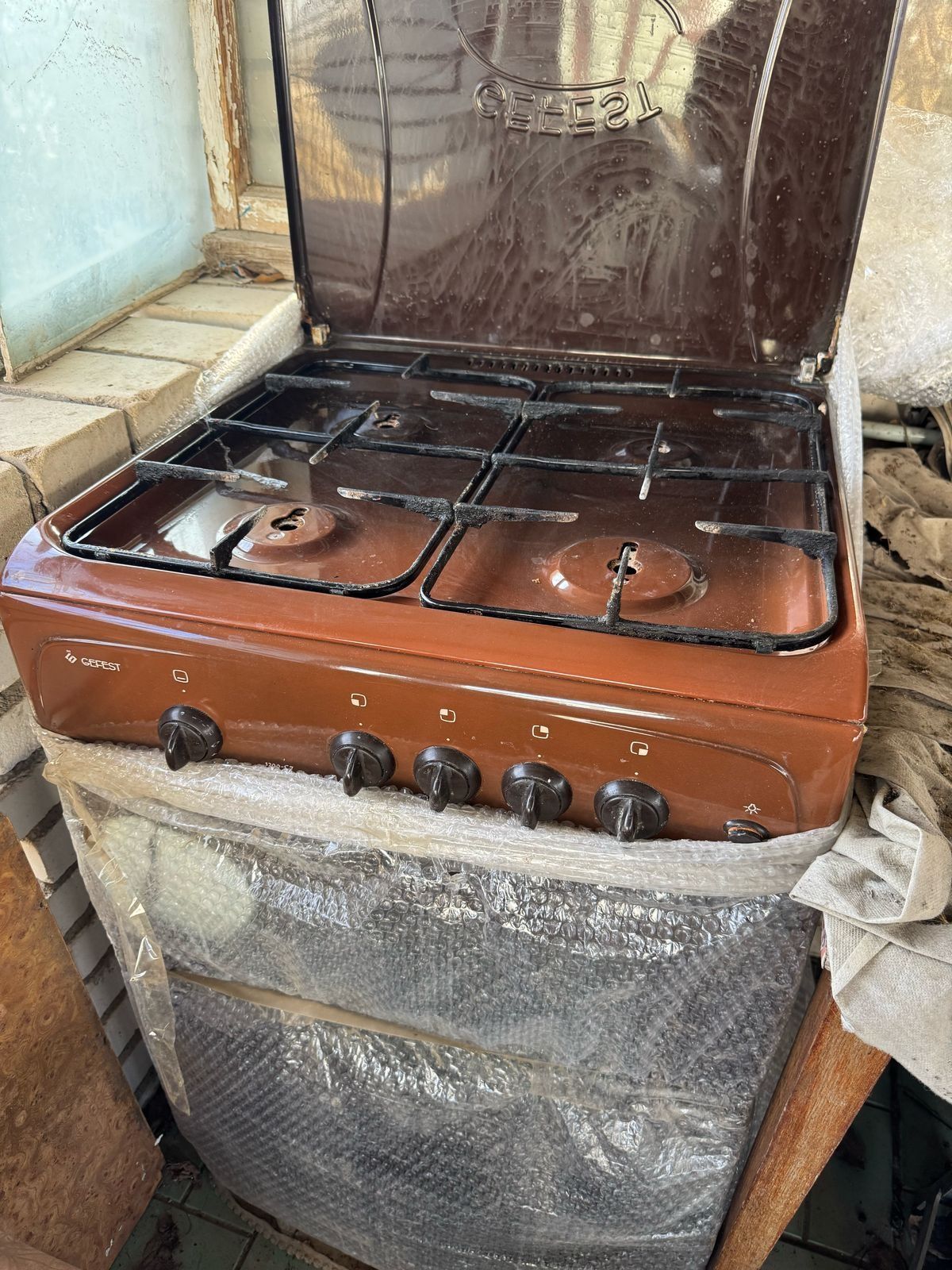 Продам газовую плиту