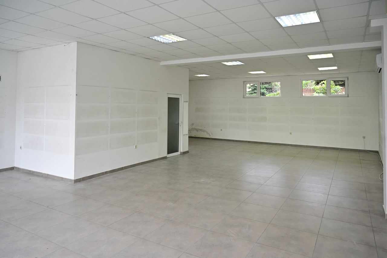 Дава се под наем Магазин в Пещера - 100 кв.м за 489.6 € - Снимка #3