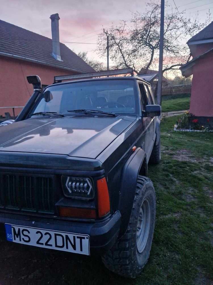 Vând Jeep Cherokee XJ