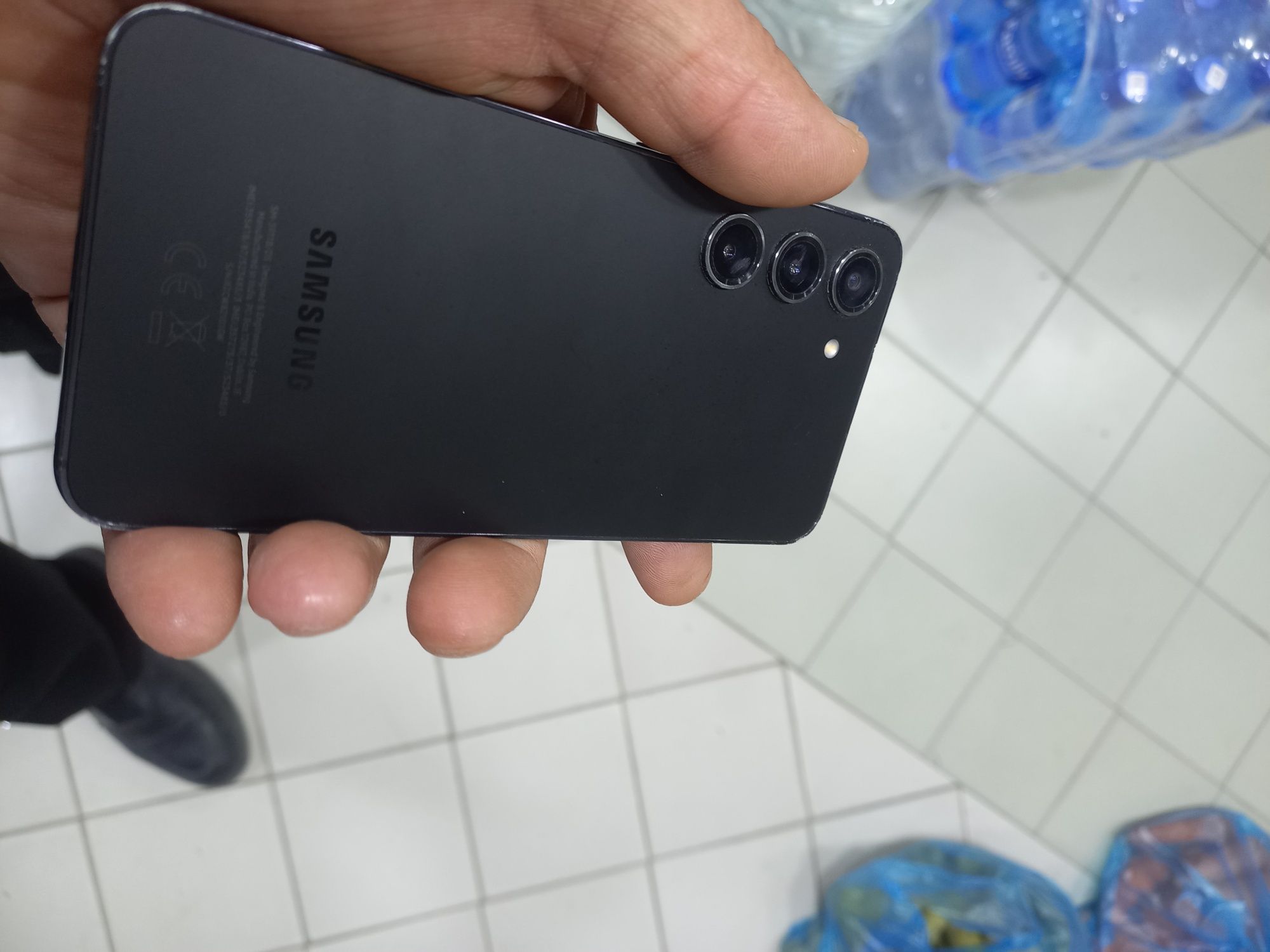 Samsung s23 holati tiniq usta ko'rmagan radnoy 2 sim karta imey bo'gan