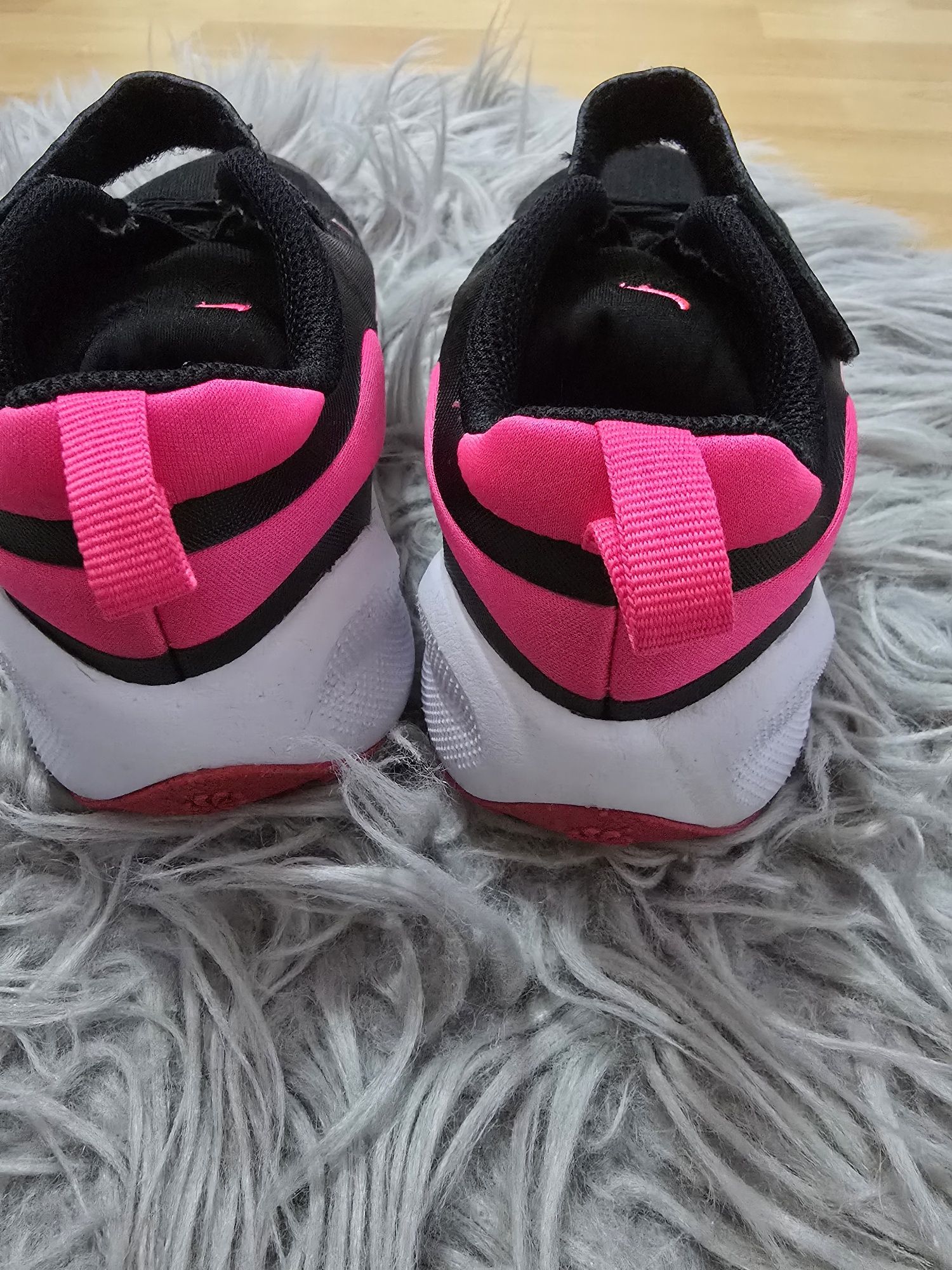 Маратонки за момиче Nike