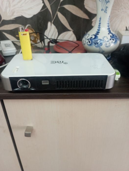 Проектор с большим экраном