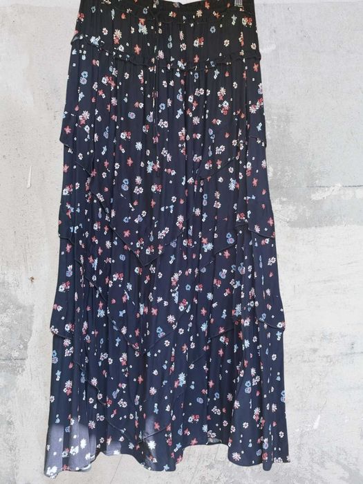 Fusta C&A lunga, bleumarin floral si volane, talie elastic, vascoza