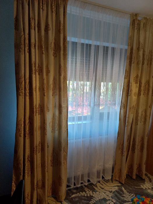2 draperii groase dimensiune 265 x 140 cm cu cleme prindere pe sina