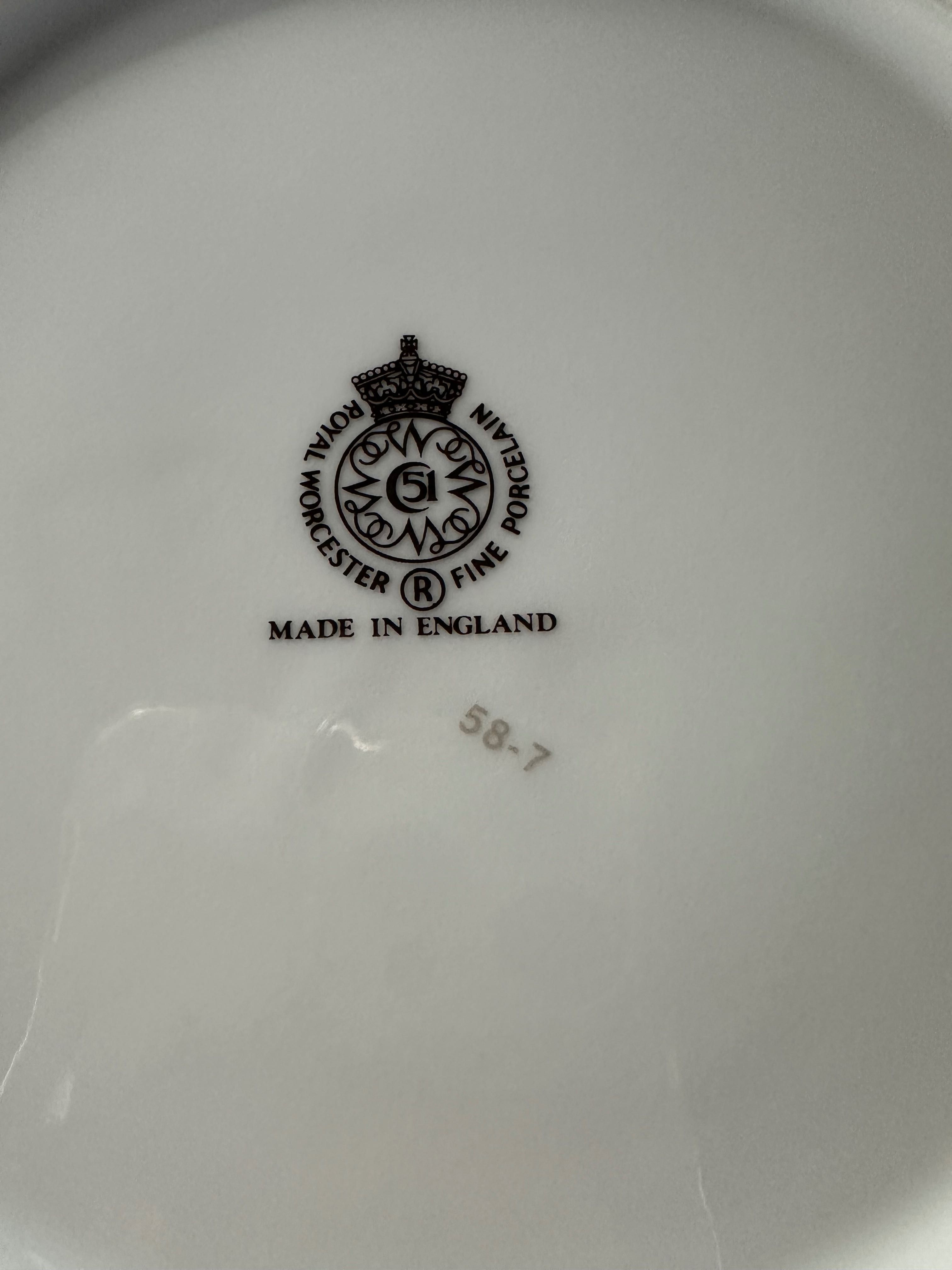 Royal Worcester Herbs- сервиз за хранене за 6-10 човека Като Нов