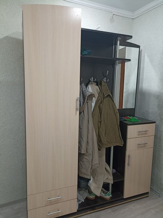 Вешалка с зеркалом