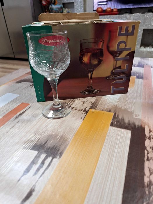 Кристални чаши за вино