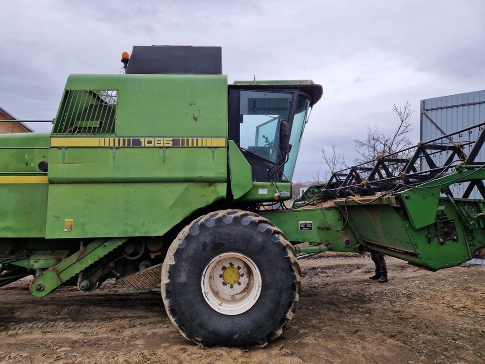 Dezmembrez Combina John Deere 1085