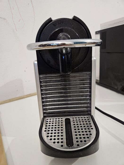 Vând expresor Nespresso Pixie