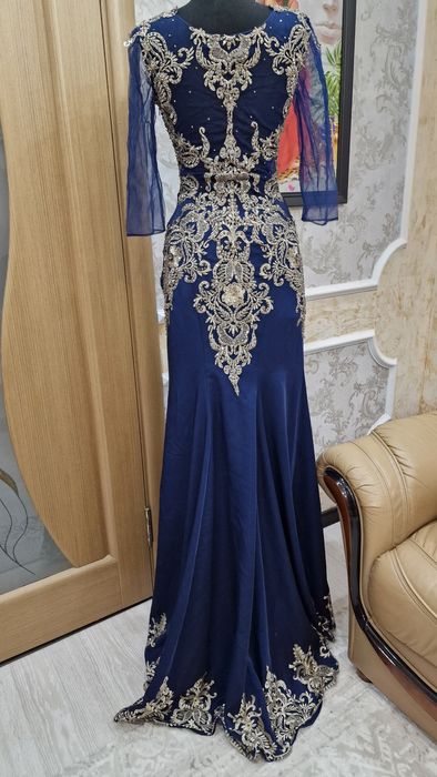 Шикарное,вечернее платье