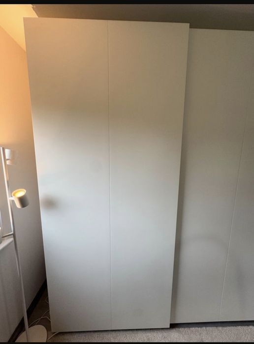 Dulap cu uși culisante