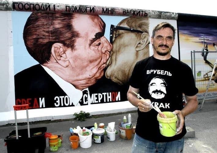 Значка Братска прегръдка Брежнев и Хонекер