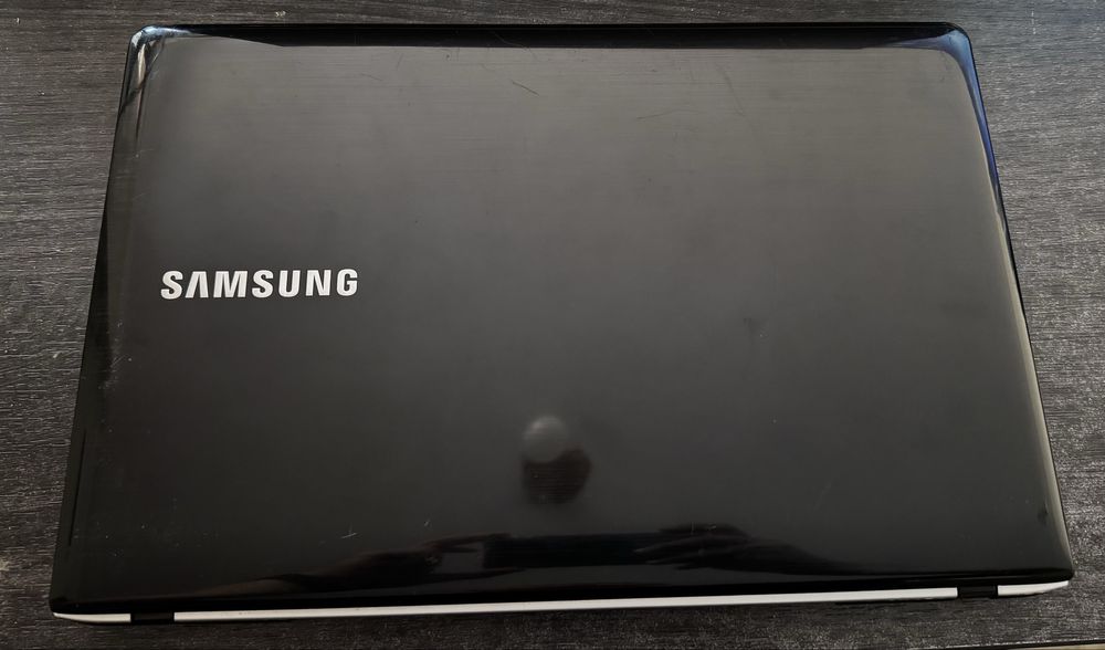 Ноутбук Samsung NP300e5e-S03RU
